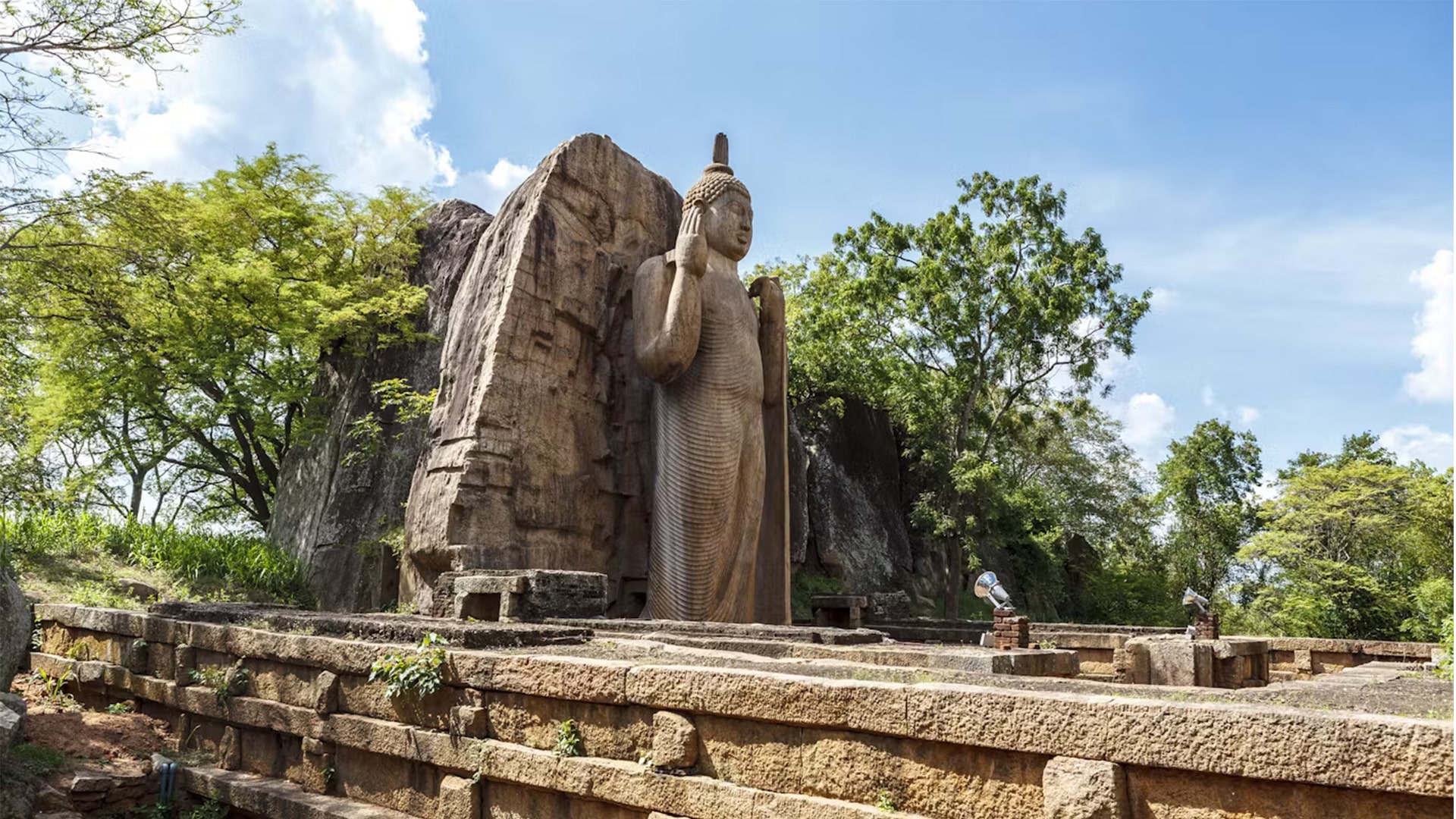 Avukana Buddha Statue